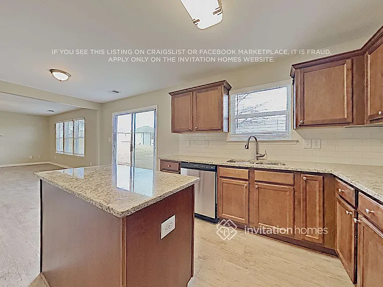 925 Donington Cir — Photo 11
