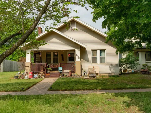 103 College St, Winfield, KS 67156