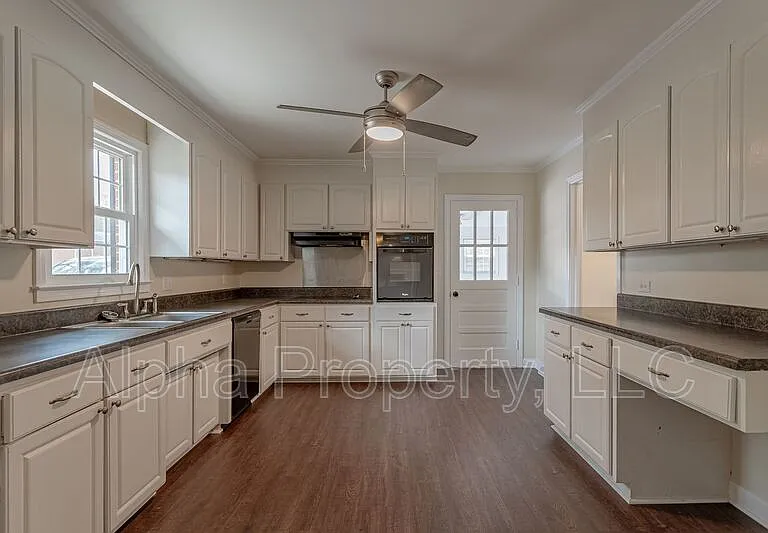 400 Fairhaven Dr — Photo 7