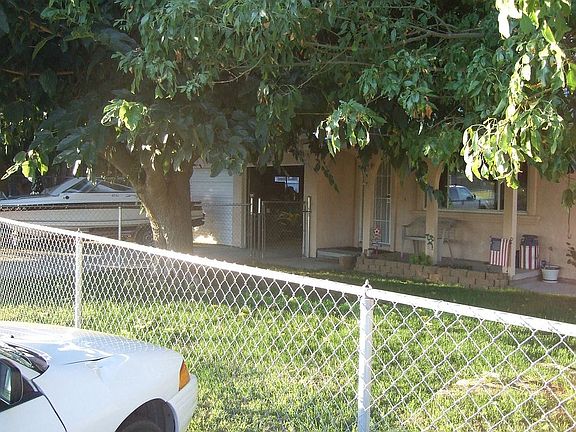 3rd image of 5859 Poplar Ave