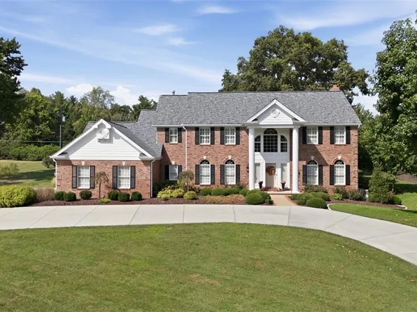 23 Bopp Ln, Saint Louis, MO 63131