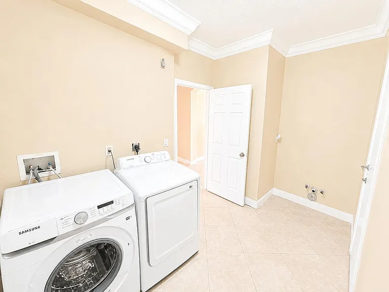 740 SW 191st Ave — Photo 15