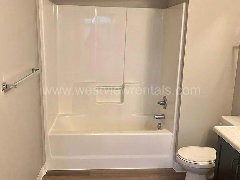 203 E Laurel St — Photo 247