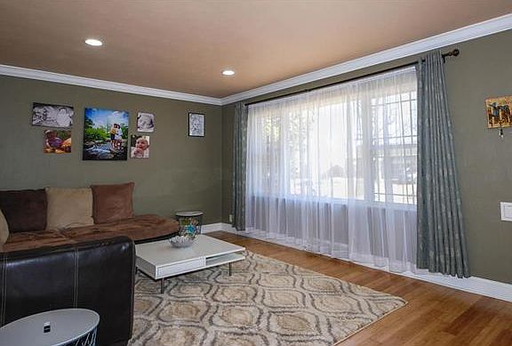 4th image of 8443 Hampstead Dr