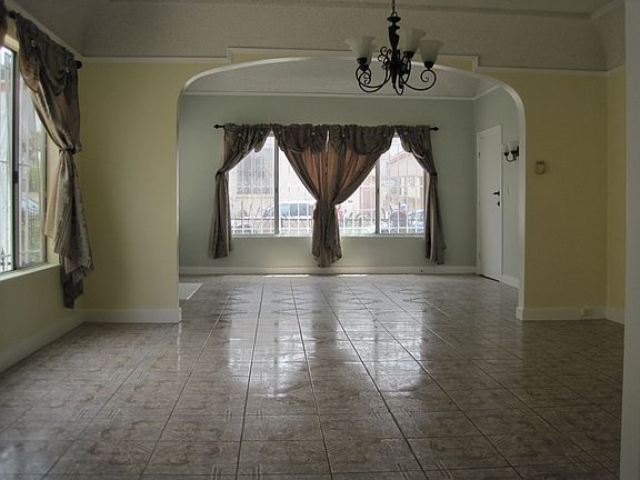 3rd image of 4161 Mandalay Dr