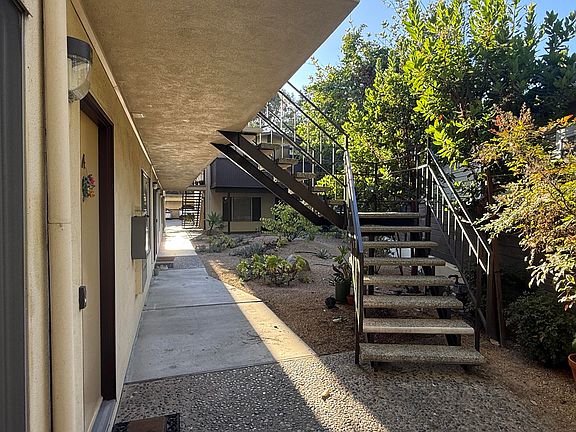 5th image of 228 W Alamar Ave
