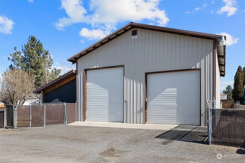 Studio, 1000 sqft, $550 — Photo 3