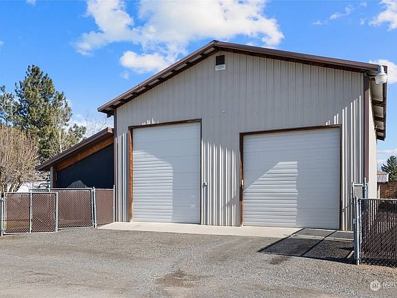 3rd image of 601 N Okanogan St