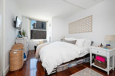 Rented by R New York