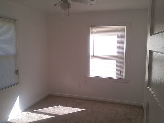 3rd image of 2853 Belden St