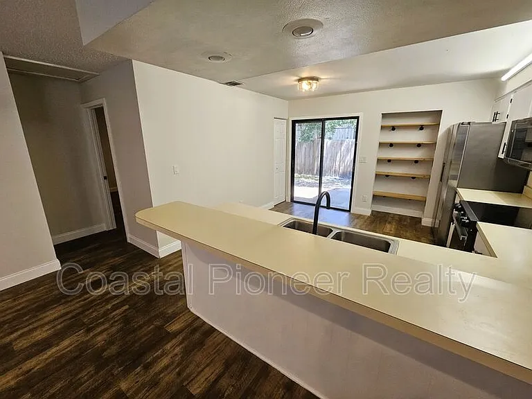 1003 Willow Pond Dr — Photo 11