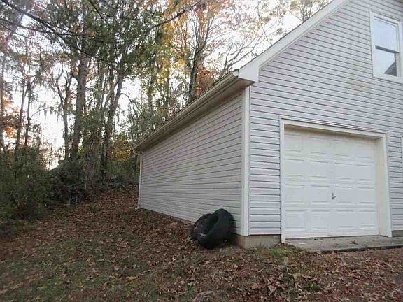 2nd image of 111 Newport Cir