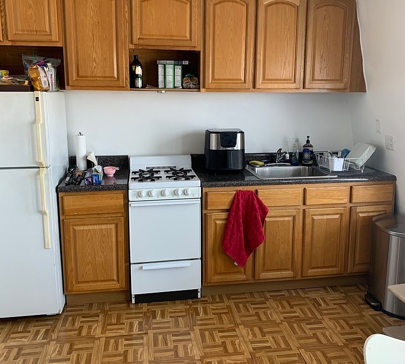 2nd image of 21-25 23rd St #3
