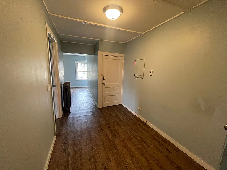 19-21 Pond St — Photo 8