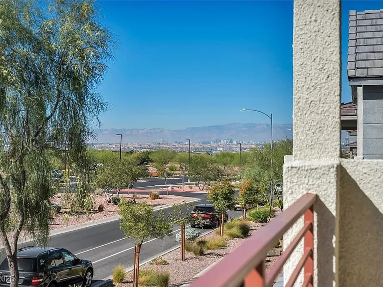 1012 E Sunset Rd — Photo 18