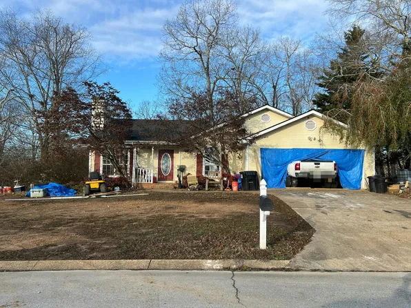 401 Fallen Leaf Dr, Soddy Daisy, TN 37379