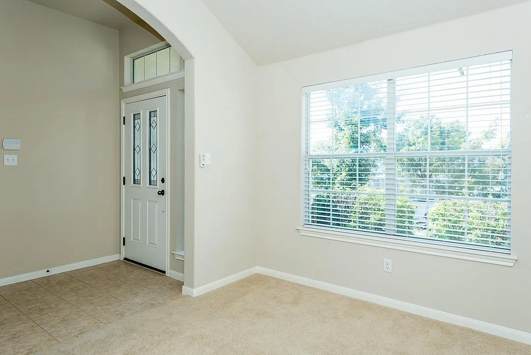 3 bed, 2.0 bath, 1815 sqft, $2,195 — Photo 4