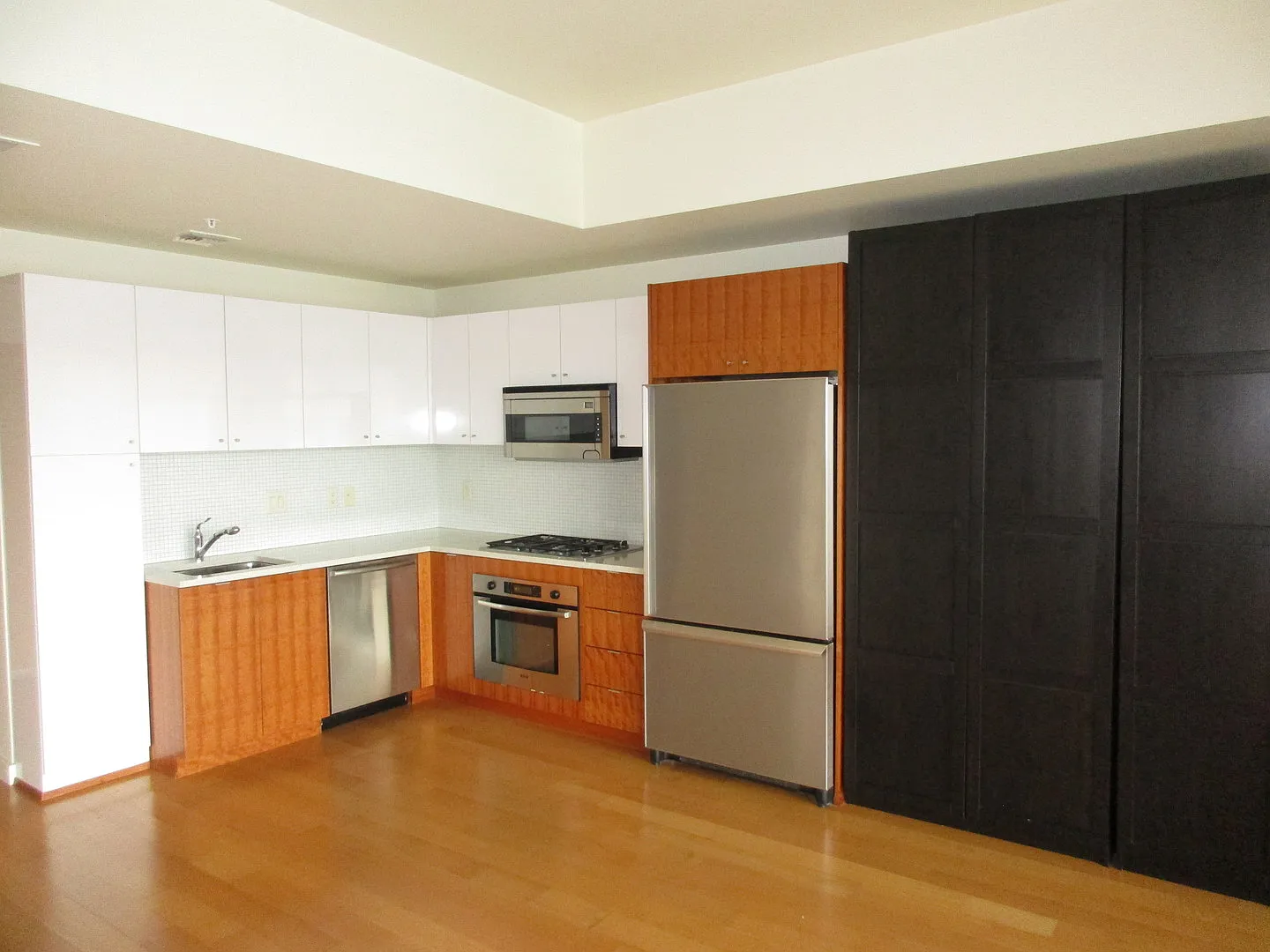 **One Month Free** Meriwether West - North Facing Studio With River/Bridge Views/Parking/Amenitie... — Photo 3