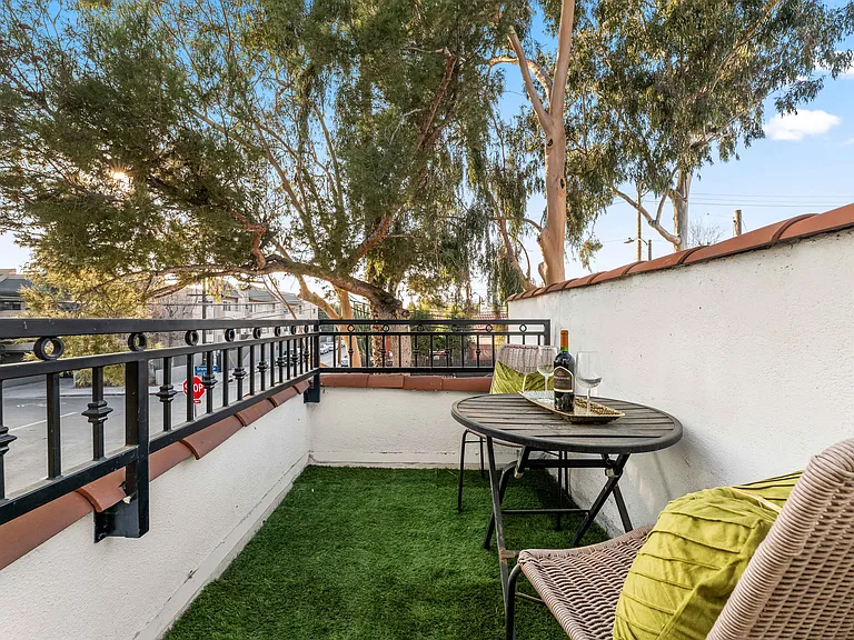 1400 N Orange Dr — Photo 15