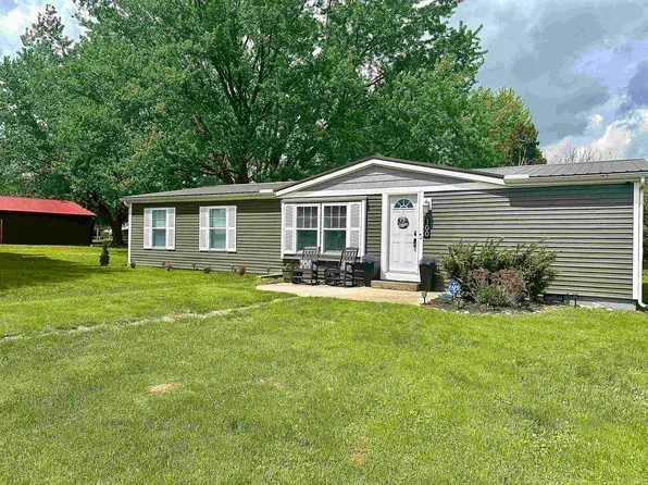 100 W Dutch St, Wolcottville, IN 46795