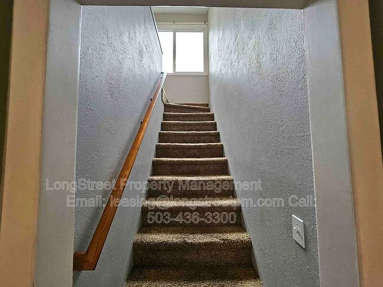 2205 N Willamette Blvd — Photo 9
