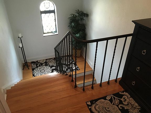 Front stairwell......access also from back stairwell