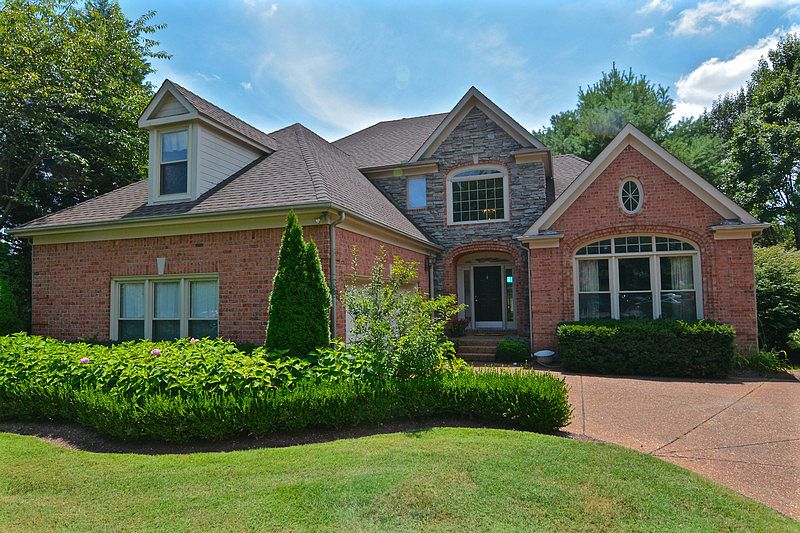 1st image of 270 Rivermont Cir