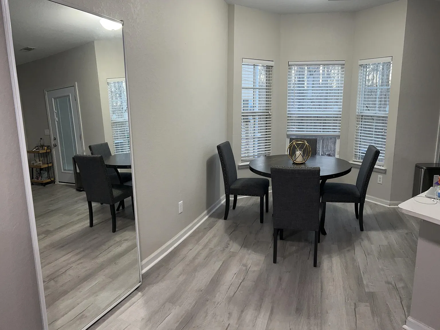 1 bed, 1.0 bath, 1300 sqft, $771 — Photo 2