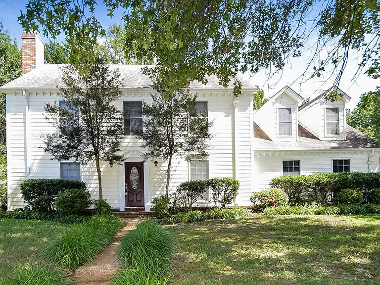 120 Shelley Renee Ln — Photo 1