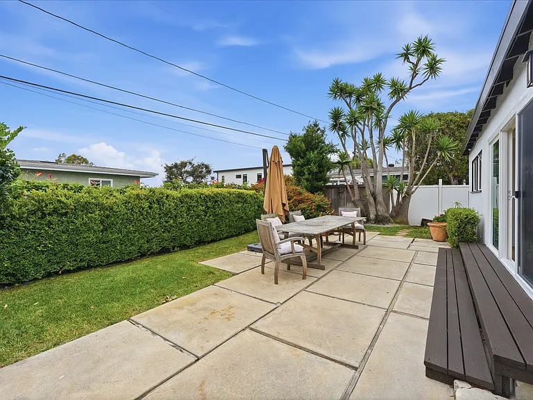 1326 Gates Ave — Photo 19