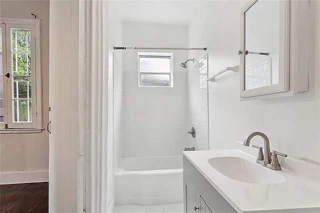 2021 Burgundy St #REAR — Photo 11
