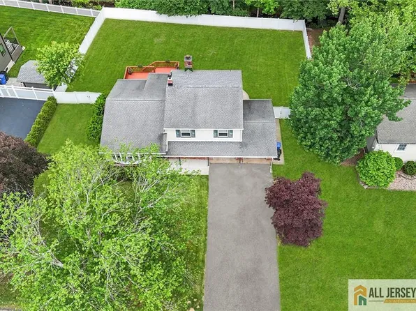 52 Ravine Dr, Colonia, NJ 07067