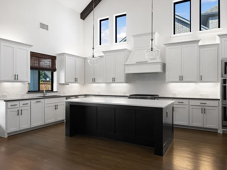1611 Cottonwood Trl — Photo 3