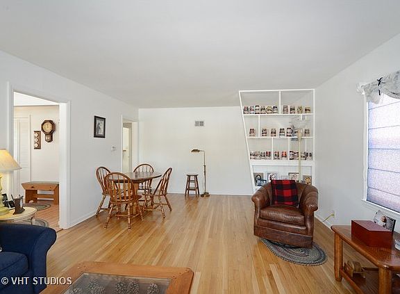 3rd image of 27 W Franklin Dr