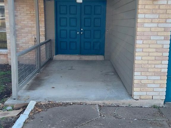 LARGE COVERED FRONT PORCH