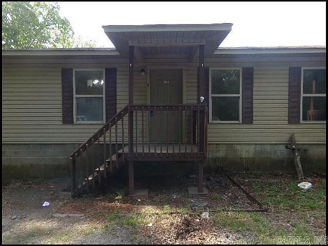185 Charles Dr — Photo 1
