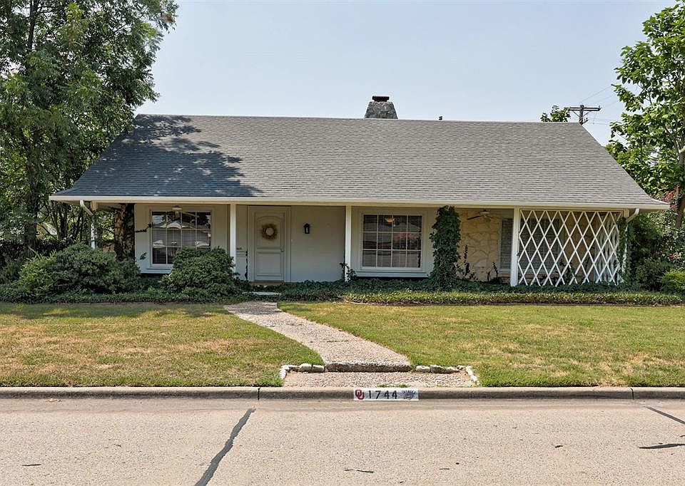 1st image of 1744 Westbrooke Ter