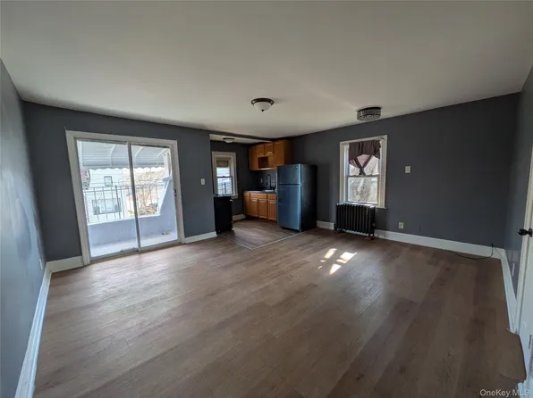 205-11 110th Ave Floor 2, Saint Albans, NY 11412