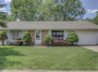 907 Fairoaks Dr, Champaign, IL 61821