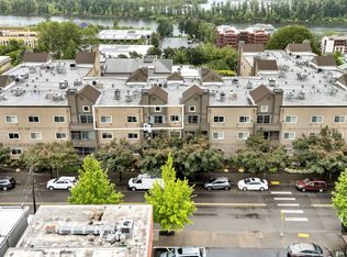 4320 S Corbett Ave APT 302, Portland, OR 97239