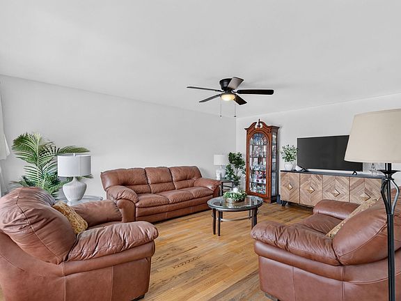 3rd image of 7001 W 81st St