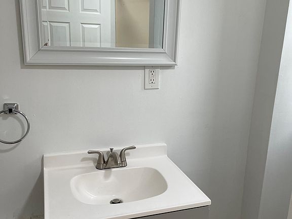 5th image of 108 Julian St Floor 1