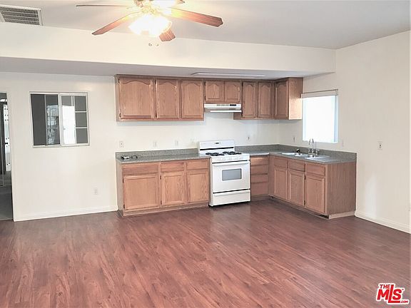 3rd image of 474 N Serrano Ave
