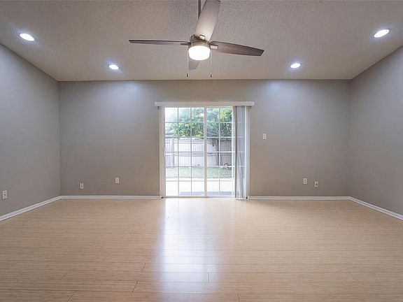 3rd image of 102 OAKRIDGE COURT