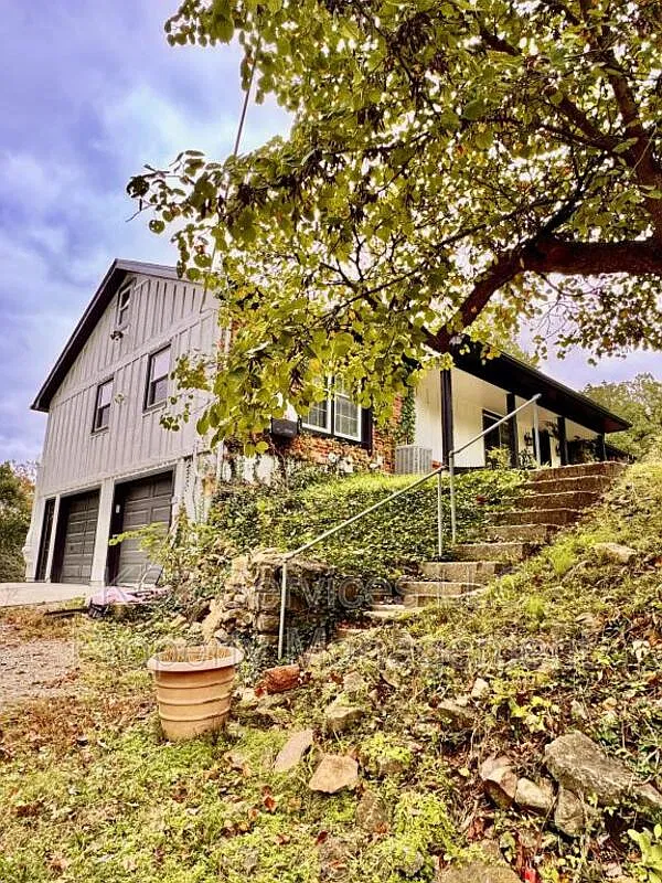 5 bed, 5.0 bath, 2990 sqft, $3,775 — Photo 2