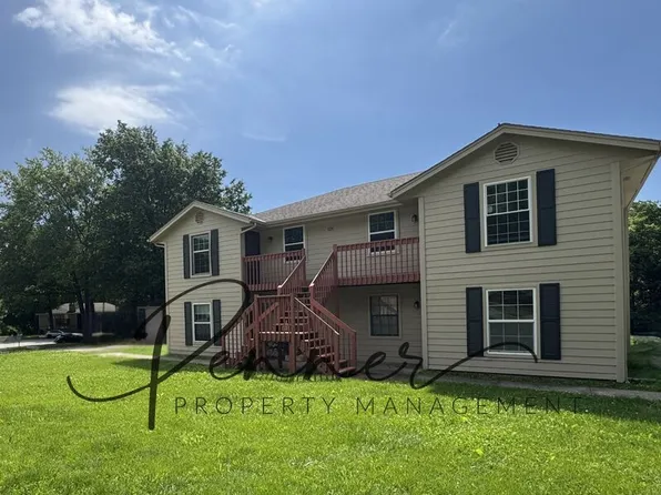 705D NE Ball Dr, Lees Summit, MO 64086
