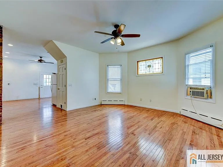 37 E Somerset St #1 — Photo 3