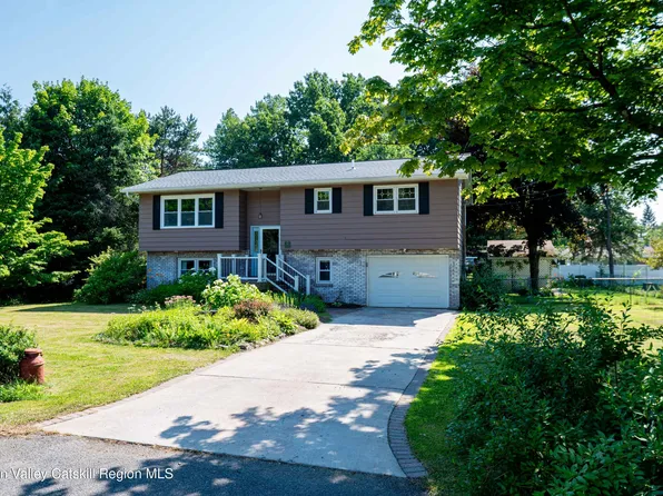 38 Pine Hill Park, Valatie, NY 12184