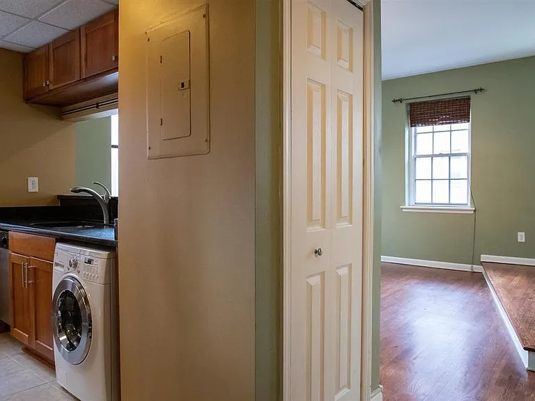 227 Christopher Columbus Dr #203B — Photo 9