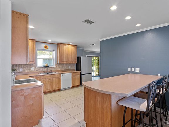 5th image of 3150 Logan Dr
